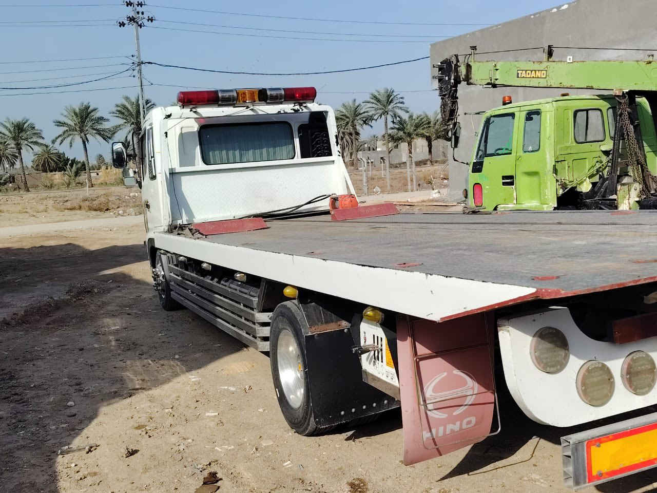 للبيع هينو شيطان موديل 23 رقم بغداد مكينه 80 فول عادي  بدي نزال 3 جكات طوله 6 متر 60 سم تخم تاير جديد ويل كب سبايدر ستيل السياره جديده وجاهزه  / ***********
