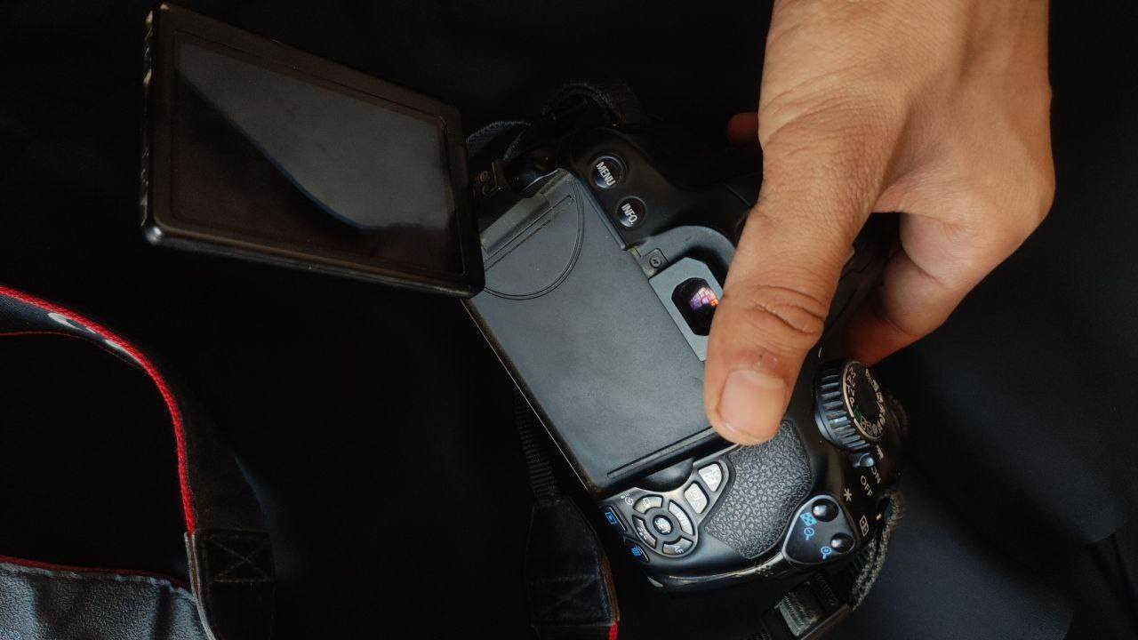 🛑 نيكون 5200 
عدسة 50 ملم نوع G فتحة 1.8
بطاريات عدد 2 + شاحنة + جنطة

🛑كانون 650
عدسة 18:55 الأصلية
بطاريات عدد ثنين + شاحنة + رام
 السعر خاص + المكان حله


**إذا كنت صاحب هذا الإعلان وتريد حذفه لأي سبب، رجاءا أرسل رسالة إلى الدعم الفني**