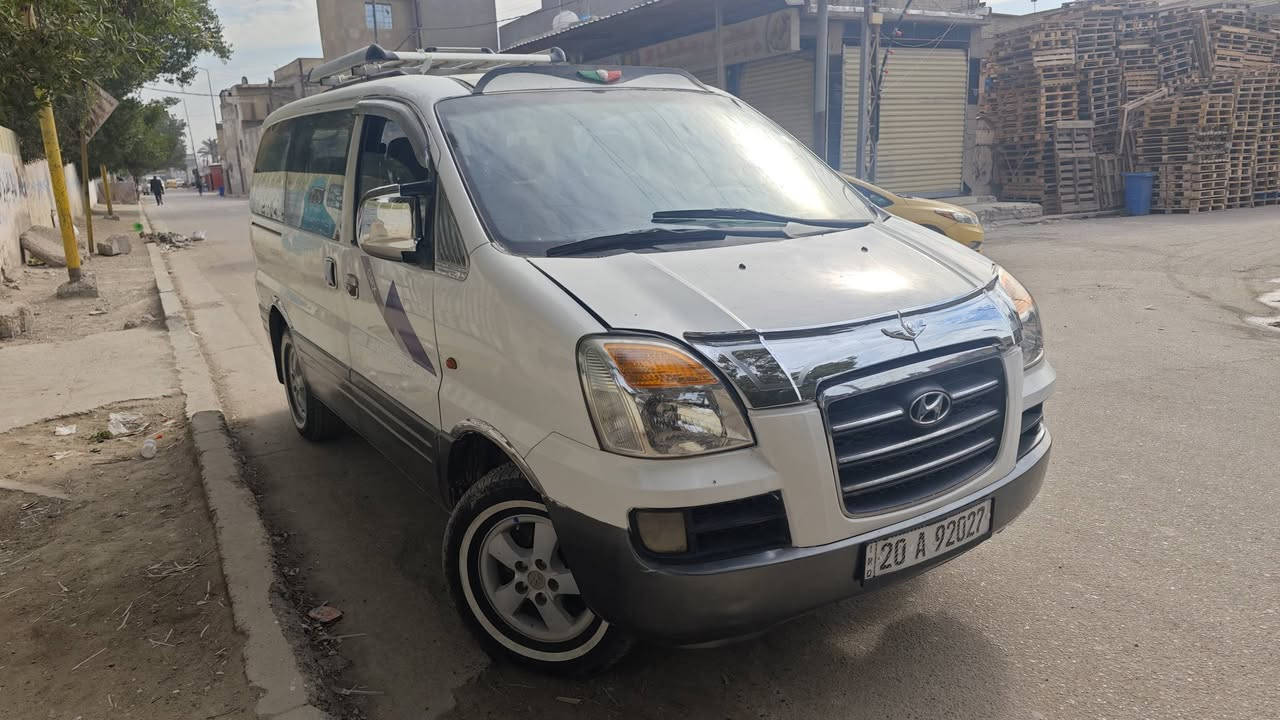 سلام عليكم عندي ستاركس موديل2007 خصوصي مصبوغة قرار مابيهة معجون سيارة 4دسك سياحي اوتماتيك غرفتها كلش حلوة وبلادية ارضية وكشنات تخم تاير خط ابيض سيارة حلوة وكاعدة رقم انكليزي هزة جديدة شهر 11 مكاني بغداد غير متواجد على النترنيت بدون مراوس بيع فقط للاستفسار *********** شكراً لادارة الكروب
