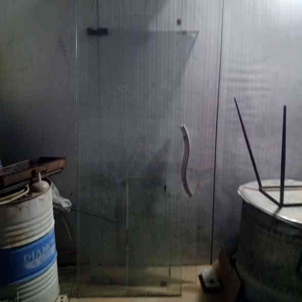 جام خانات البيع اثنين
وحده بيها قطعه نقص
سعر مناسب
***********
