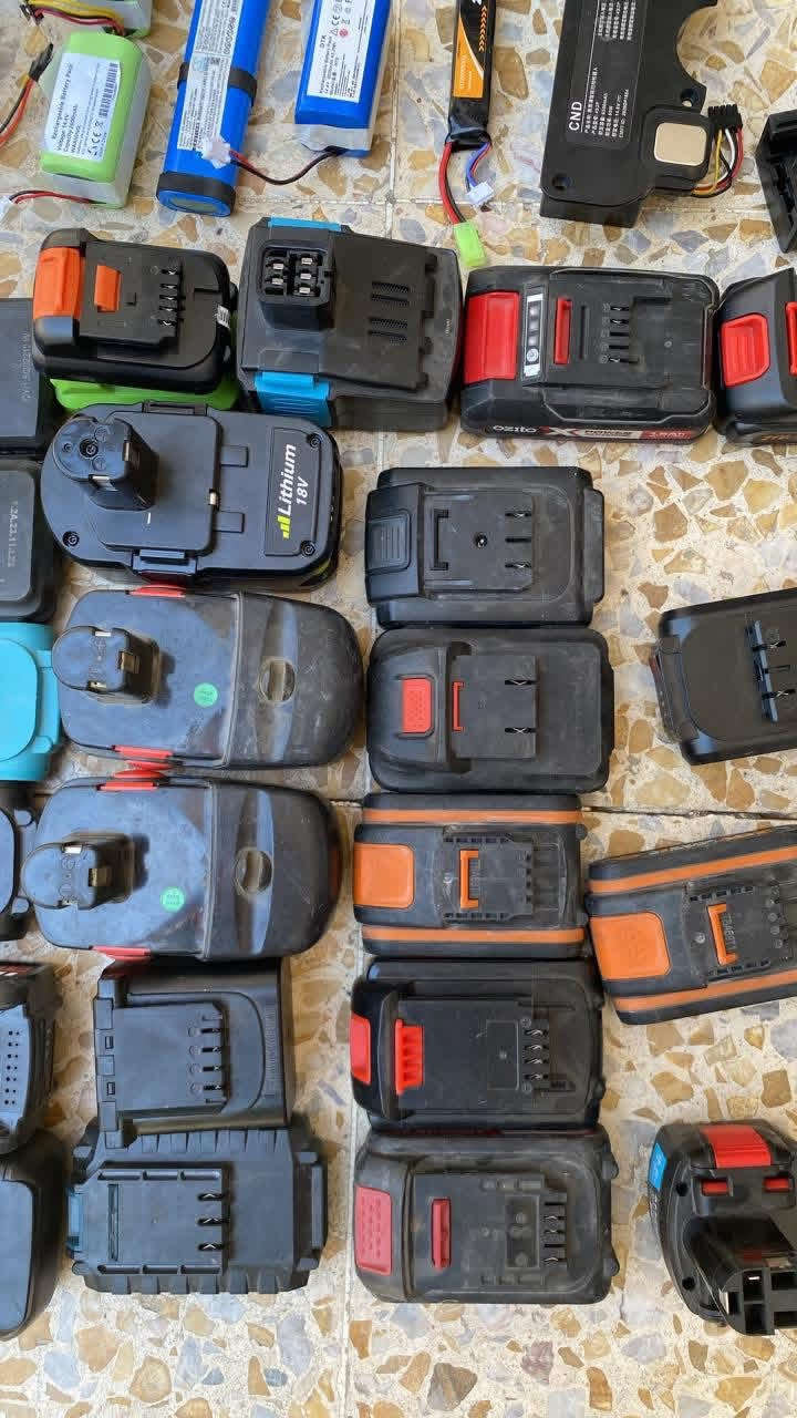 موجود انواع بطاريات عدد  و موجود بطاريات مكنسة روبوت و موجود انواع بطارية مكنسات شحن
(ما ابيعهن شلع ) اشر الي تريدة


**إذا كنت صاحب هذا الإعلان وتريد حذفه لأي سبب، رجاءا أرسل رسالة إلى الدعم الفني**