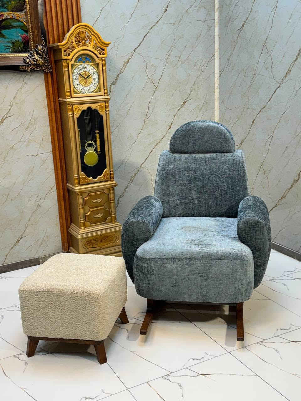 🌟 كرسي هزاز مع طابورية 🌟

راحة وأناقة بتصميم عصري يضيف لمسة مميزة للبيت 🏡✨

✅ كرسي هزاز مريح جداً
✅ مع طابورية مطابقة
✅ قماش ناعم وكوالتي عالي
✅ قاعدة خشبية قوية ومتينة
✅ مناسب لغرفة الجلوس أو زاوية القراءة والاسترخاء

🎨 متوفر بعدة ألوان: ⚫ أسود
🤍 سكري
🩶 رصاصي مع سكري

💰 السعر: 225 ألف فقط

🚚 التوصيل متوفر لجميع المحافظات

📩 للحجز والاستفسار راسلنا خاص، الكمية محدودة. 🔥

#كرسي_هزاز #اثاث_عصري #ديكور_منزل #اثاث_راقي #غرف_جلوس #ديكور_عراقي #تسوق_اونلاين #بغداد #العراق #عروض_الاثاث #ترند #اكسبلور


**إذا كنت صاحب هذا الإعلان وتريد حذفه لأي سبب، رجاءا أرسل رسالة إلى الدعم الفني**