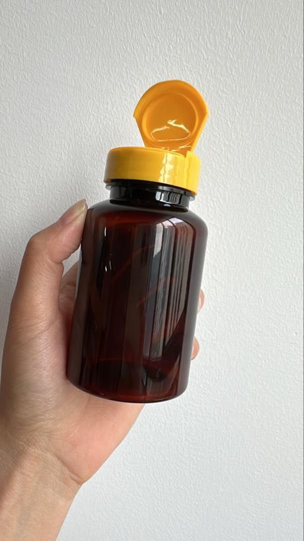 أهلا اخي جودة العلبة جدا عالي
١٥٠ ميل يجي ويا سليفون جوه للحفاظ 
العلبة فقط هذا باقي عدنا 

١٠٠ قطعة ب٦٠ ألف 
كارتونه ٥٠٠ قطعة ب٢٥٠ ألف 
ألف قطعة ب٤٥٠ ألف 

كميات فوق ٥٠٠٠ يطلع القطعة ب٤٠٠
يوجد توصيل لجميع محافظات العراق 
***********
