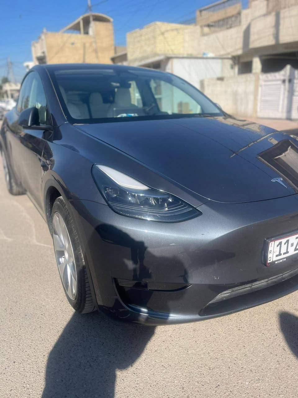 تسلا مودل y
1 الستيرن 
2 اضافة الشاشة الخلفية 
3 ضوء اليدة 
 التفاصيل والمواصفات
​الموديل: Tesla Model Y
​سنة الصنع: 2023
​عدد المقاعد: 7 ركاب (عائلية) 👨‍👩‍👧‍👦
​المسافة المقطوعة: 50,000 كم فقط.
​الحالة: أون لاين (نظيفة جداً).
​نظام القيادة: متطور مع كامل تقنيات تسلا المعروفة. 
الحادث : موضح بل صورة جزء الخلفي فقط 
مواصفات : السيارة مليانة مواصفات ماتنعد ولا تحصه شنو ابالك موجود 
الرقم : بغداد وجاهز 
​السعر المطلوب:
​💰 23,000 دولار أمريكي (شدتين و30 ورقة)
​📱 للتواصل والاستفسار:
يرجى الاتصال على الرقم التالي:
***********
