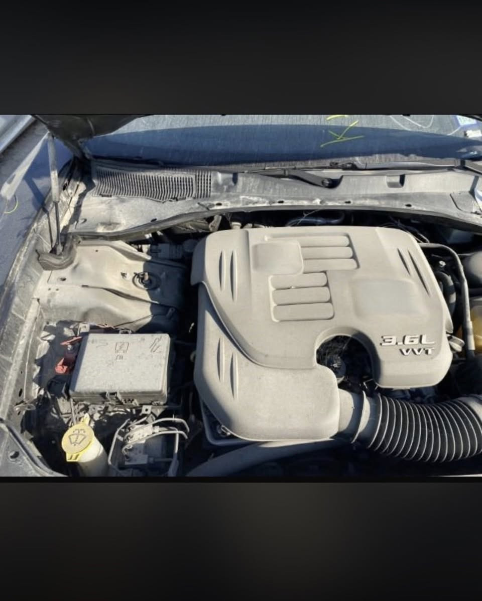 بسم الله الرحمن الرحيم ..جارجر 19معلايه 23 مرقم بصره كامل الترقيم سياره sxt(3.6)حساسات خلفيه فتحه 
سياره ماناقصه ولاشي 
تايرات حداديه مكينه جاهزات ولايعيبهن شيء
سياره مبدل بيه جاملغ وبيه بارد بل جاملغ الخلفي وضبغ خارج العراق 
ماشيه170
السعر:186وبيه مجال
للاستفسار:***********
