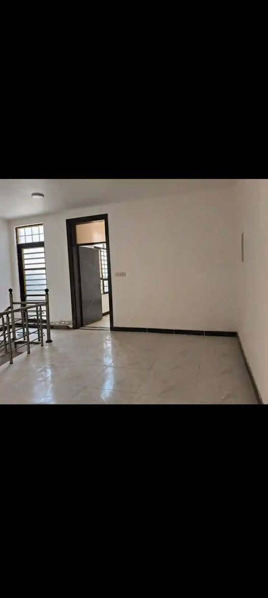 دار للبيـــــــــــــع زيرو صفر مساحه ١٤٠م واجهه ٧م نزال ٢٠م يحتوي الدار
عل طابقين الطابق الاول كراج سياره مجمع صحيات خارجيه 
مطبخ و استقبال صالة غرفه مجمع صحيات داخليه منور 
طابق الثاني صاله زغيره غرفه مجمع صحيات درج صطحين
الموقع حي الفرات شارع شركه حمو رابي قريب عل شارع حمو رابي المنطقه مخدومه الاستفسار ☎️اتصل وتساب  *********** او اتصل مازنجر وشكرا للجميع
