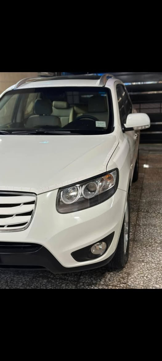 سنتافيه2011 خليجي
 فول مواصفات للاخير  1/1 ( اخت زيرو ) 
عدادالمسافة 81الاف كم 
شرط كفاله  لاضربه ولا تبديل المواصفات فول 1/1
كشن كهرباء 
داخل بيجي 
بصمه تشغيل 
حساس خلفي  
تحكمات استيرن كامل 
تبريد بيانو 
7 راكب 
3 قطع تبريد 
محرك 6 سلندر 3500
فورويل دفع رباعي 4x4 
ويل 18
السياره فول 1/1 ا(خت زيرو)
رقم بغداد  الدولي الجديد تحويل ثاني يوم وين ما يعجبك ￼

مكان السياره بغداد 
اتصل على هذا الرقم ***********
***********
