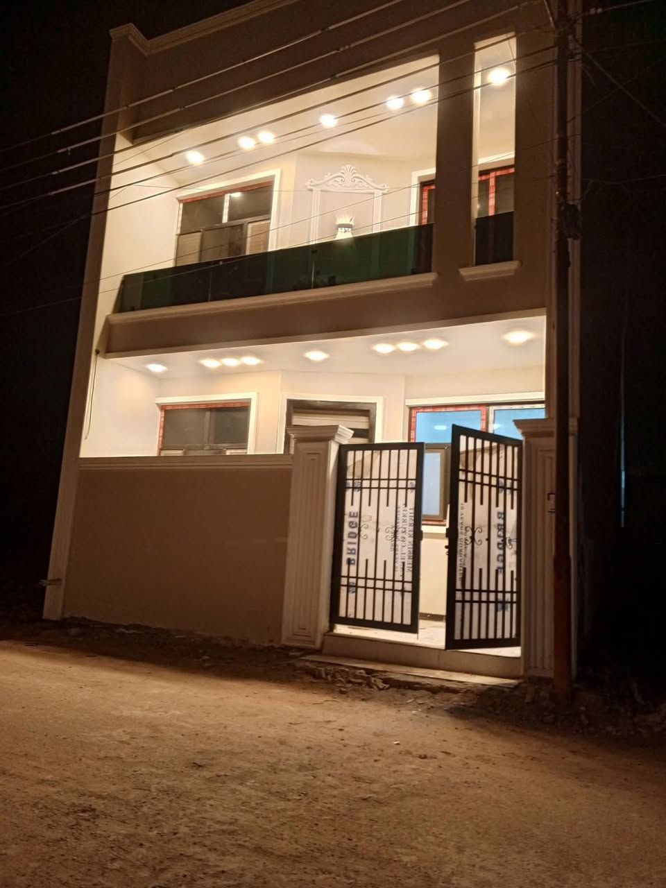 #الدينه دار للايجار بغداد الدوره البوعيثه مجمع سلطان
الدار زيرو جبسن بورد نقش مغربي المساحه 100م 
نضام نترنيت ستلايت كامرات دكت غاز خارجي 
3نوم صاله2صحيات2 ستقبال مطبخ منور بلكونه 
اجاره600بي مجال بسيط 

الحجز دار ***********وتساب
