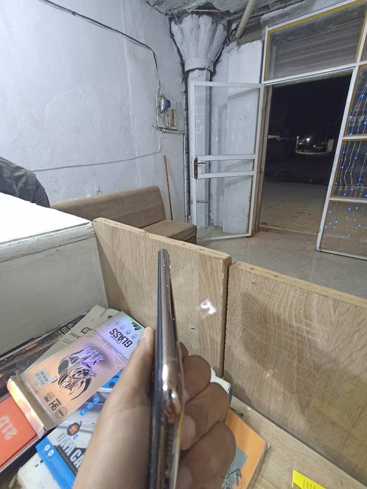 ايفون دعش برو ماكس للبيع
الذاكره 256 

ميدل شاشه وبطاريه 

السعر 250الف 

الرقم ***********
