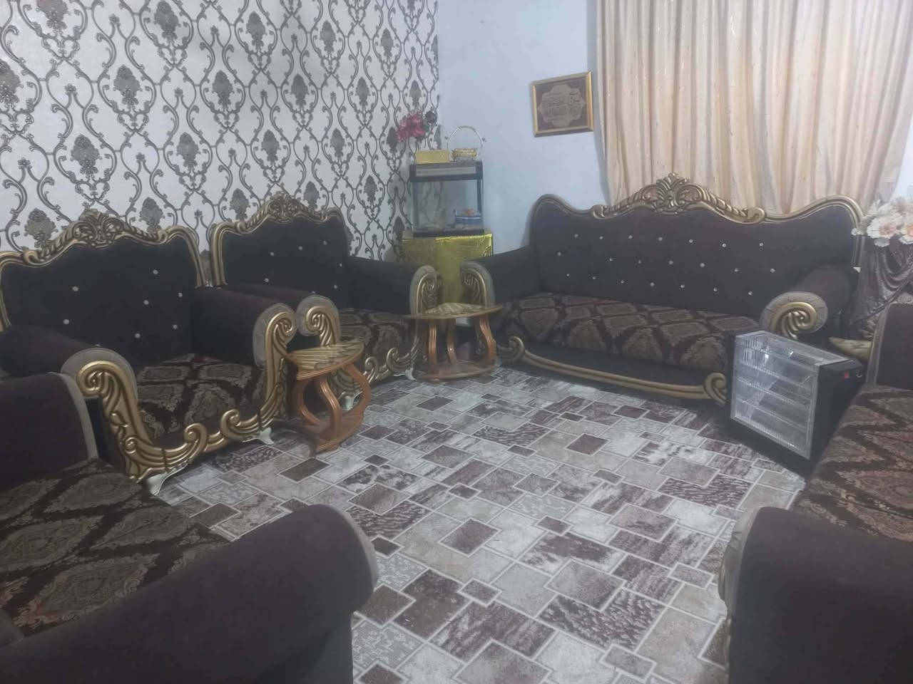 البيت مطلوب مبادره مساحه 340 ركن على ساحه خضراء شارع 20 متر والشارع 12 شهداء قرب شارع 40 قرب الجرحى البيت بيع او مراوس بقطعه او هيكل بالجرحه بالطشاش او مشتمل اذا بيع مقدمه  والمبا عالشراي 85 وبي مجال للتفاهم

او بيت مرااوس بالعزه
الاستفسار الاتصال
***********
