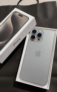 للبيع ايفون 15 برو ماكس ماستر ذاكرة 256 بطارية 90  نظافة الجهاز ‎%‎ مح...