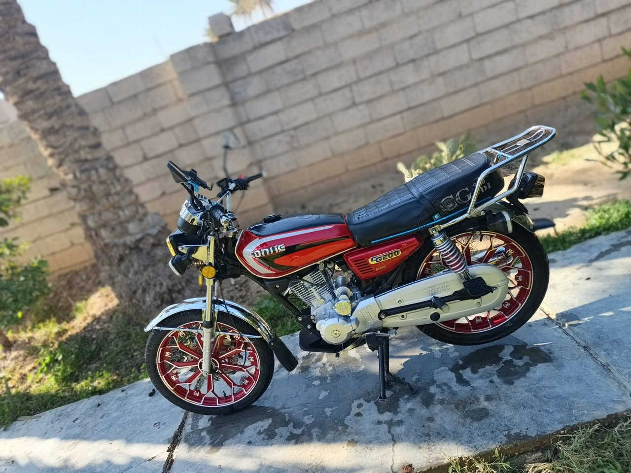 السلام عليكم دراجة سيفان موديل 2024الاصلي محرك 200 دشبول الكتروني نضيف مثل ما موضح بصورة مكاني شهربان ***********
