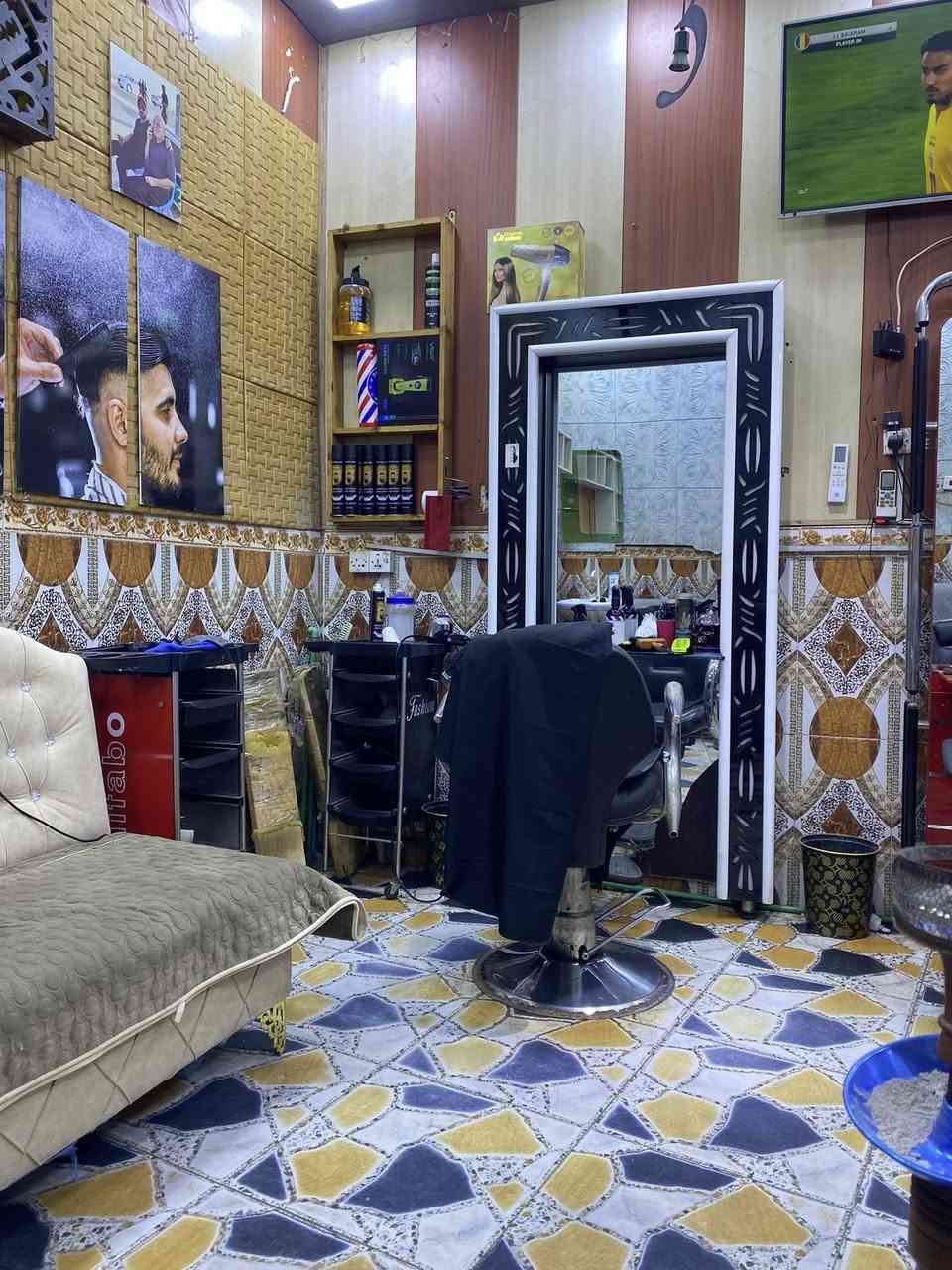 غراض. محل حلاقه  كراسي 3 مرايات. 3  عرباين  4 قيم وخذ  مكاني بصرا قديمه  ***********
