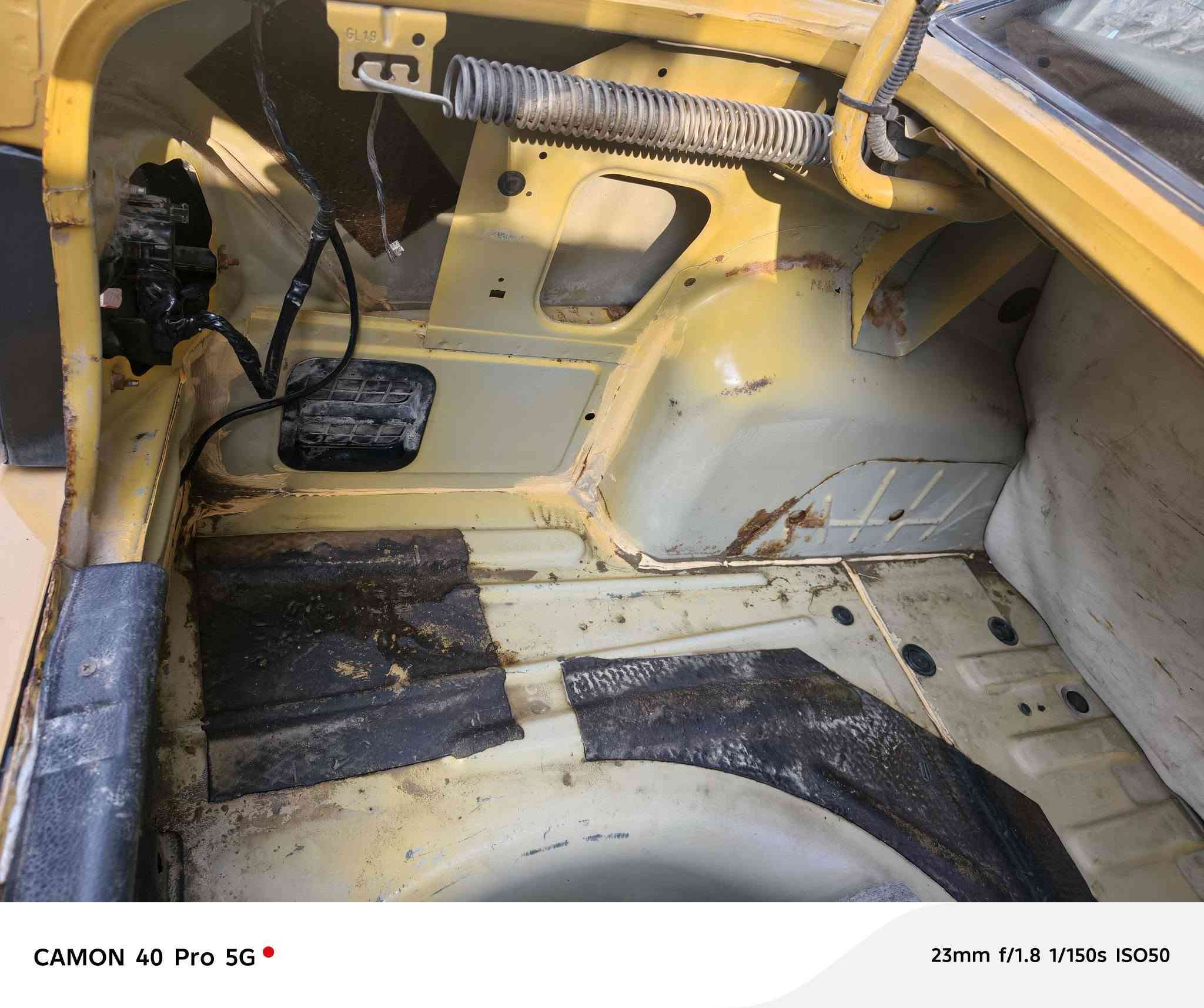 السلام عليكم سمند موديل 2012 سياره خير من الله هزه جديده رقم انكليزي مصفره هيئه ومرور تخم تاير حداديه خير من الله سياره معمره دوسات مالتها الروس مالتهن وبيها رشات صبغ بسيطه مكانها بغداد بسمايه مجمع الاحسان قرب قريه 10 السعر 35 وبيها مجال بسيط  ***********
