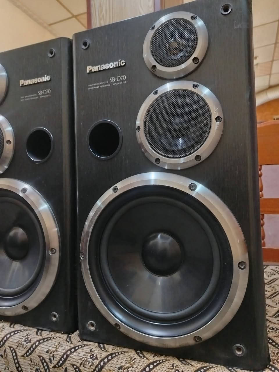 سلام عليكم 
سماعات بنسونگ ياباني أصلي
قياس ١٠أنج ١٥٠ واط لكل سماعة صوت جدا ضخم هزة أرضية. شغالات تويتر ومدرنج وباز وشرط الفحص.اعتذر عن ذكر السعر بسب البعض من المتطفلين.حاشاكم.. شراي اتصل*********** او واتساب أو ماسنجر وتدلل
