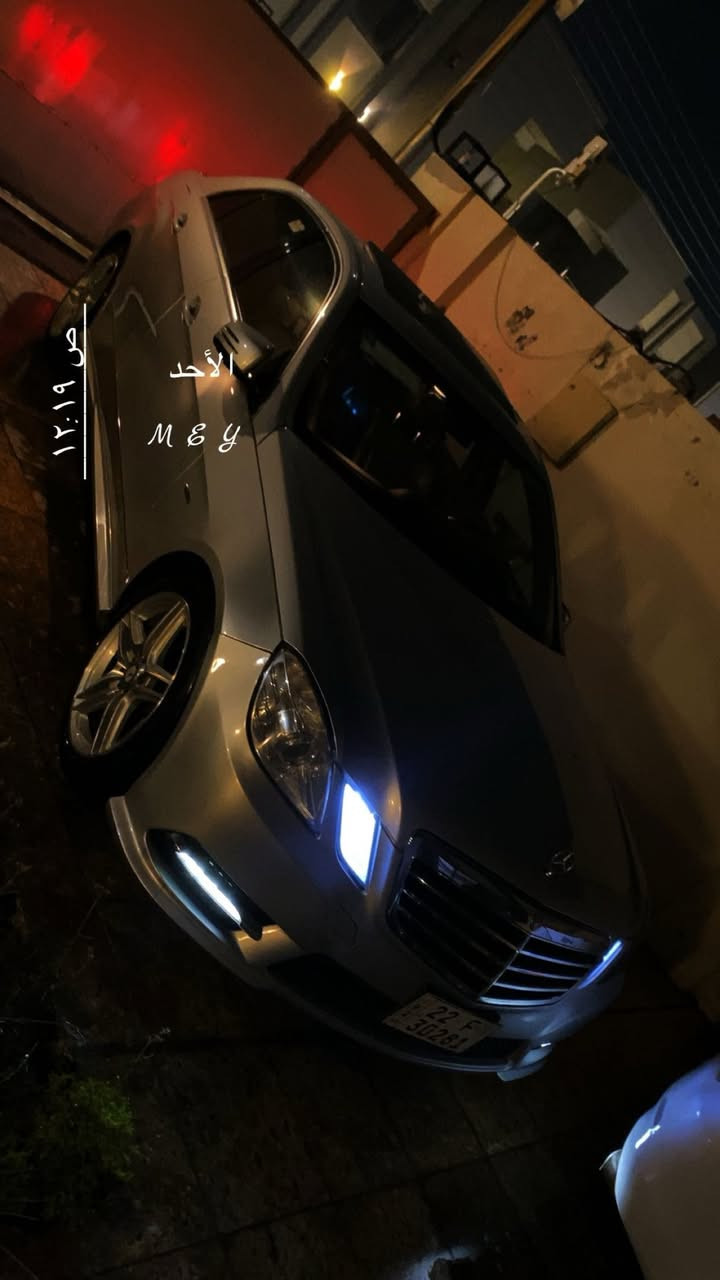 � للبيع – مرسيدس E-Class W212 –

📌 الموديل:2012e350   – وارد / وكالة

📌 المحرك: v6

📌 الممشى: (اكتب عدد الكيلومترات)

📌 اللون الخارجي: سلفر معدني

📌 اللون الداخلي: جلد بيج / أسود

📌 الحالة: ممتازة جداً – استخدام نظيف

شاشة وسطية

 • كاميرا خلفية

 • مقاعد جلد كهربائية

 • حساسات خلفية

 • أنوار LED

 • مثبت سرعة

 • تشغيل بصمة

 • تكييف ممتاز

 • جنوط مرسيدس وكالة (بدون AMG)

 • فتحة سقف عادية 
⸻

🧰 الصيانة:

 • الصيانة دورية ومنتظمة

 • مكينة وقير على الشرط

 • سياره بدون باب مبدل نفس الون  

السعر:170$

مكان السياره اربيل لتواصل 
*********** واتس اب
