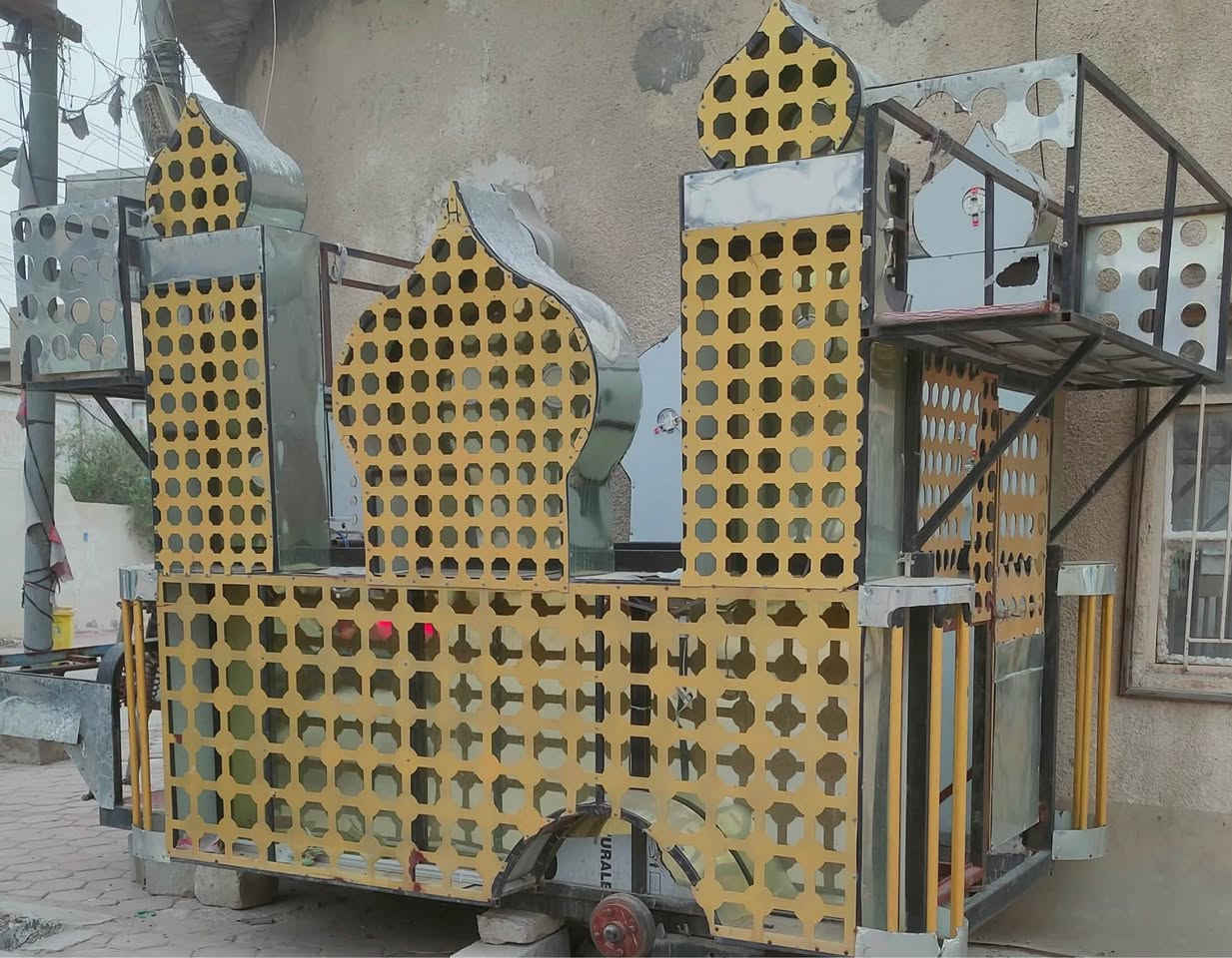 عربانه موكب بدون محرك للبيع كهربائياتها كلها شغاله 
*********** البصرة, العراق
