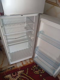 ثلاجة • حجم وسط • نضيفة جدا