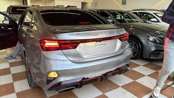 السلام عليكم 
كيا فورتي GT ٢٠٢٣ 
فول عدا الفتحه 
بدون حادث فقط كلير امريكا 
سياره جديده بمعنى الكلمه 
محرك ١٦٠٠ توربو 
كير دبل كلچ
رقم اربيل 
السعر ١٦٣ 
***********
