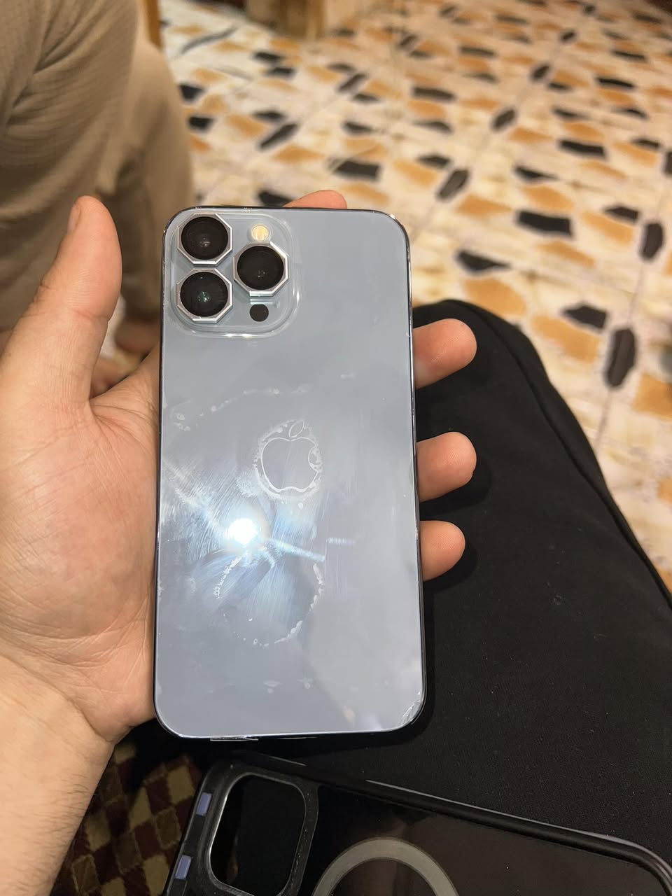 ايفون 13برو ماكس ذاكره 256 لون بحري مميز  مغلف حمايه لجهاز كارتون ضمان المحل  السعر 660وبي مجال بسيط***********
