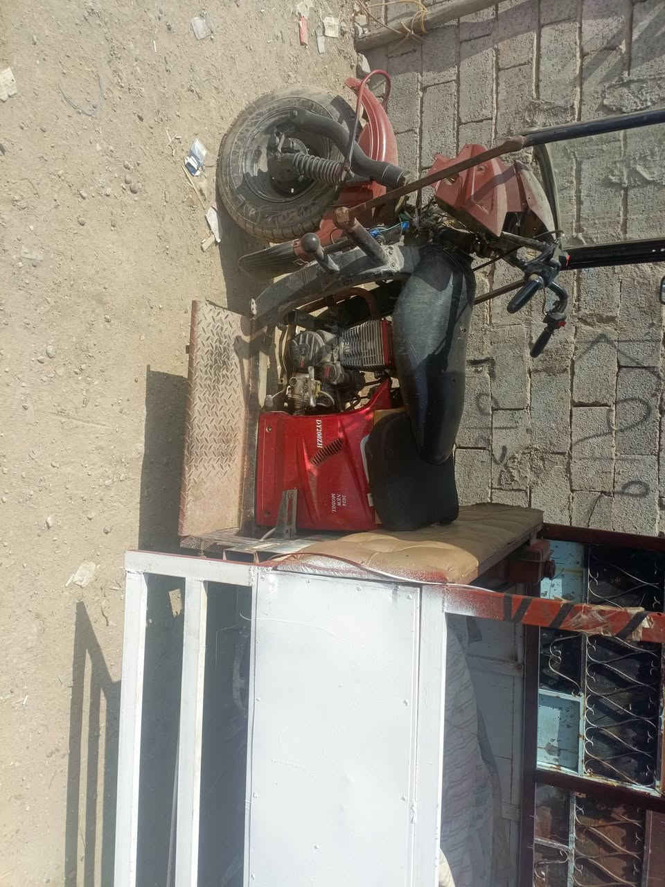 من رخصت الادمن ستوتة تحوير 3متر مكينة 200جديدة تخم تاير كهربائيه كله شغاله الكسل ثكيل خفيف صالنصات 2بديه 3متر صافي حمولته طن مرتاحه بي السعر 2500العنوان بغداد الشعلة ***********
