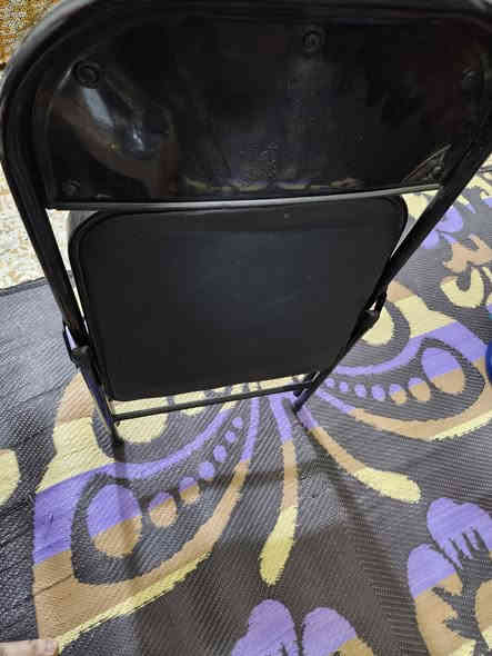 للبيع طباخ خمس اعيون كله شغال مثل ما موضح بل صوره  ما عده بل وسط سعره 70 الف  
كرسي حديد يطبك مثل ما موضح بل صوره سعره ١٢ الف 
عنوان الحريه قرب سوك ثانيه ***********
