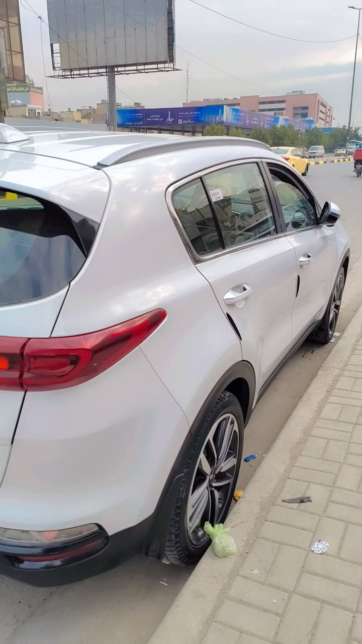 سلام عليكم سبورتج موديل 20
مكفولة فقط تكحيل بالجاملغ الامامي الايمن 
بصمة
حساس امامي خلفي
شاشة كامرة
تحكم ستيرن
مري شفط
اطارات جديدة
رقم سليماني باسمي سنوية جديدة
العنوان بغداد الجديدة 
 السعر 208ورقة بيها مجال
رقمي ***********
