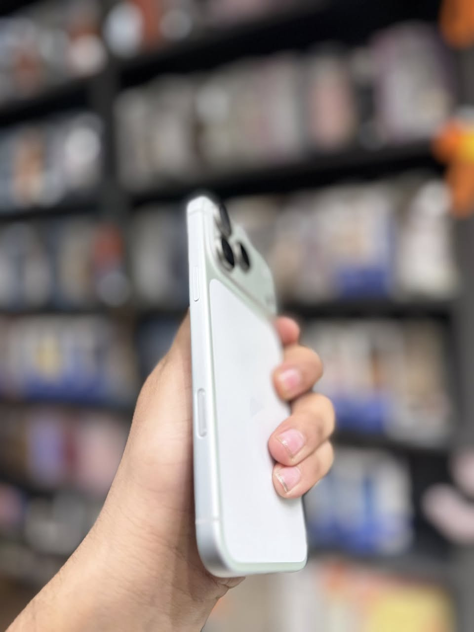 السلام عليكم 
ايفون 17 برو ماكس 
شريحه 
ذاكره 256
بعده نضيف بطاريه 🔋100 
عدد الدورات 15
جهاز مستخدم شي قليل 
لون رصاصي 
سعر 1900

***********
العلوان بغداد زبونه شارع الربيعي
