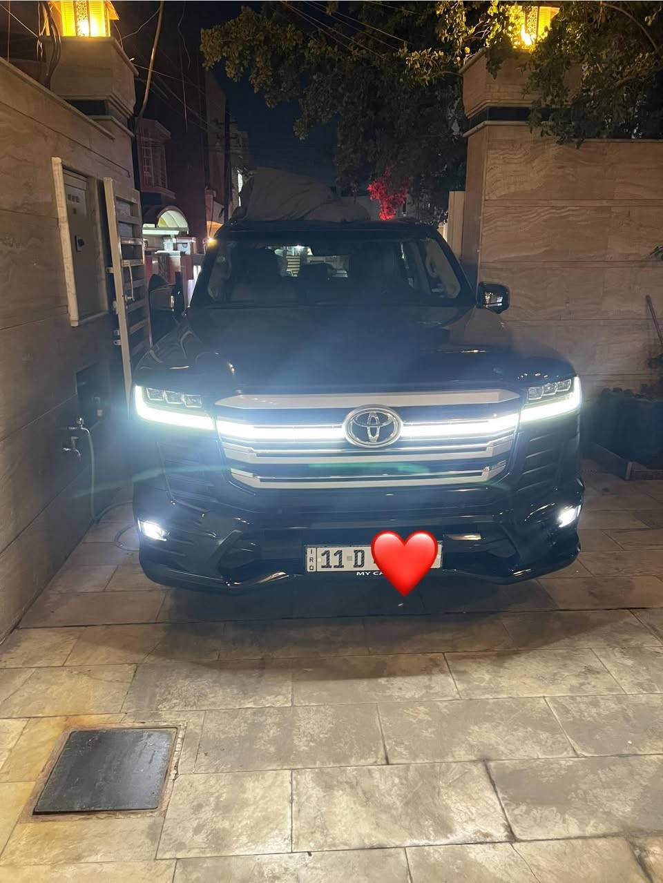 السلام عليكم لاند كروز
ساز ام الضمان 
النوع :VX  LIMITED 
حجم المحرك : 3500 TWIN TURBO
عداد المشي : 23 الف كيلو
موديل :2024 
رقم السياره : بغداد بئسمي
مواصفات السياره : فول واحد على واحد 
معروف مواصفات ال تون تيربو تجي واحد علو واحد  
مكان السياره : بغداد البلديات 
الحاله: كفاله عامه من كلشي 
رقم الهاتف : ***********
