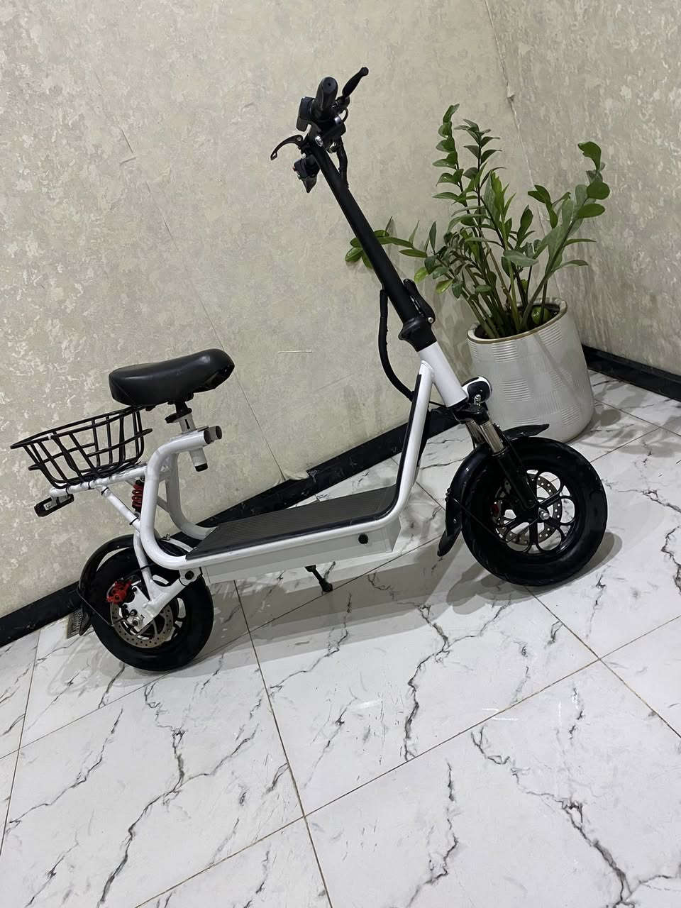 سكوتر شحن مستخدم شهر واحد  لتواصل *********** بي واتساب العنوان بغداد.  الدوره.  السعر ٣٥٠ وبي مجال بسيط
