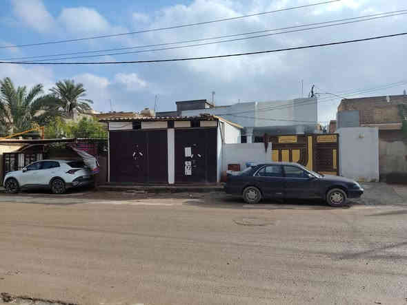 دار للبيع طابو صرف مساحه 350 واجهه 13 نزال 30
بناء حديث 
موقع الرحمه مقابيل مطعم غزال الريف خلف البيت الصيني للسيراميك 
يحتوي علـّى 3 غرف نوم ستقبال وهول ومطبخ وصاله صحيات داخليه وخارجيه غربيه وشرقيه
 للتواصل او مراسلة الصفحه ***********
