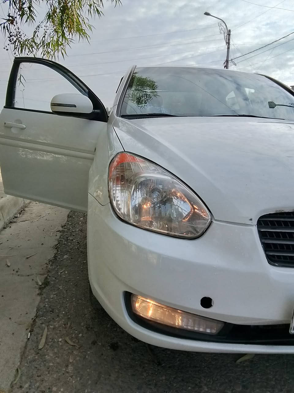 السلام عليكم
#أكسنت ٢٠١١

#لون ابيض 
رقم اربيل كابون بانزين 
سياره كامله وماينقصها بس ستر الله 
محرك cvt
كير شرط 
سنويه جديده رقم دولي 
السياره ضررها جاملغ الخلفي الايمن وموجوده صورتو قبل التعديل اووالضرر  بدون اي داخل   
وبعض الملاحظات 
السعر ١٠٣ 
*********** وبيها واتساب
