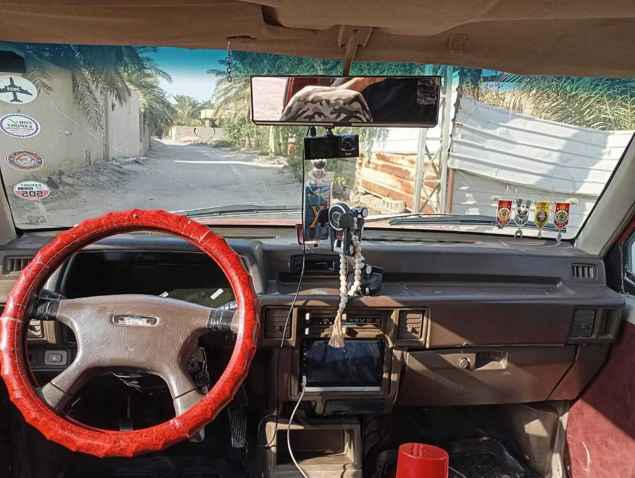 سلام عليكم مستوبيشي موديل 2000 مكينه ونجي ٦ كير عادي تبريد حداده تخم تاير جاهزه شاشه كامره حساسات سنويه منتهيه بشهر ١٢ اريده 57 وبيه مجال***********
