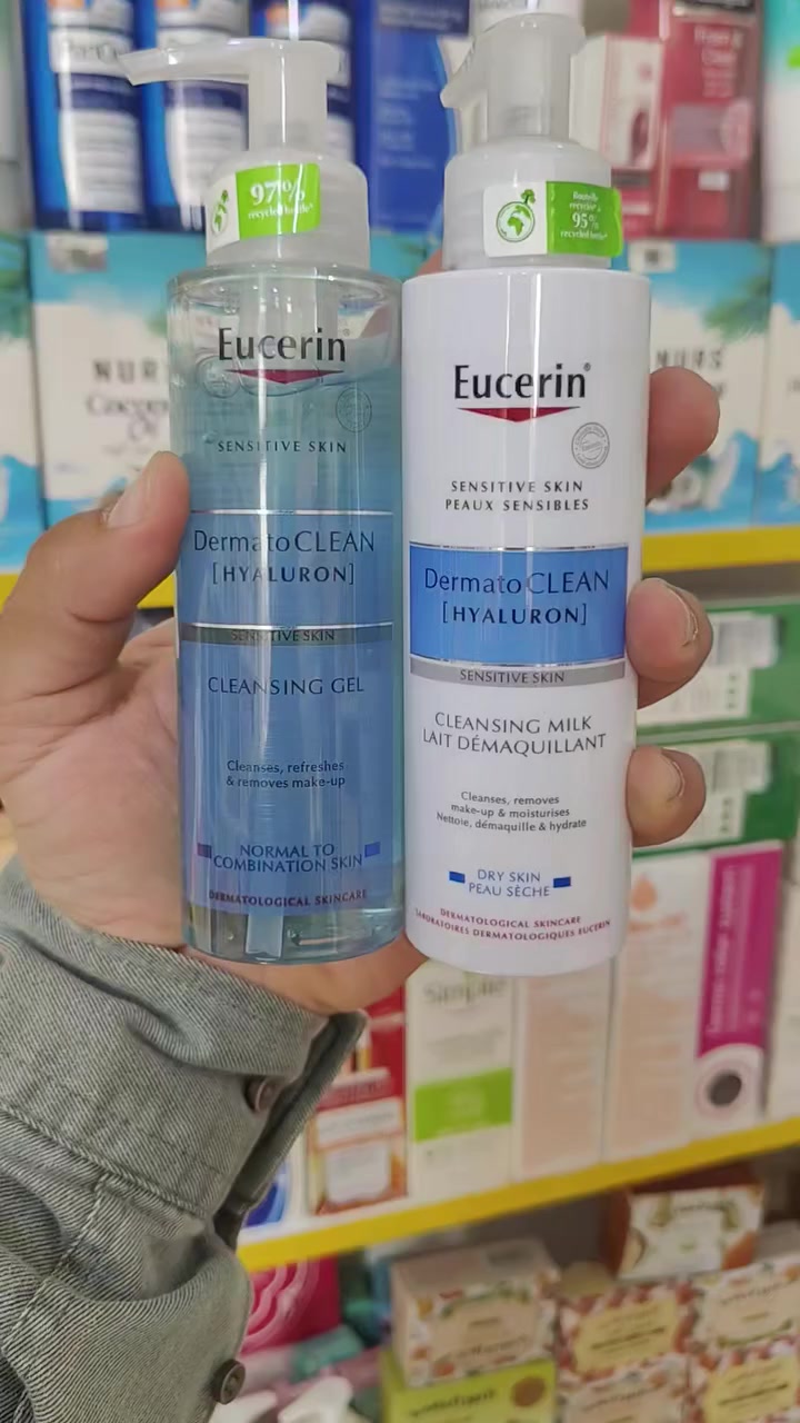.توفر غسول يوسرين الالماني🇩🇪🇩🇪🇩🇪🇩🇪🇩🇪
Eucerin DermatoCLEAN
Hyaluron Cleansing Milk 200ml

💙غسول حليبي للبشره الجافه الحساسه بحمض الهيالورونك أسد من شركة يوسرين الالمانيه الاصلية💯 .
تحتوي التركيبه على مركب APG وهو منظف خفيف على البشره يزيل الدهون 
والمكياج والشوائب ويقلل من الشعور بالضيق وعدم الراحه دون الاضرار بالبشره كما يحتوي على مركب gluco-glycerol وهو عامل ترطيب قوي يساعد البشره على الاحتفاض بالرطوبه وتحسين وضيفة الحاجز الوقائي ايضاً معزز التركيبه بحمض 
الهيالورونك اسد لترطيب مكثف ومقاومة الضروف الخارجيه التي ترهق البشره 

💙الفوائد:- 
💙قوامه حليبي و ناعم غني بمكونات مرطّبة 
💙  ينظف بعمق و بطريقة لطيفة ع الجلد 
💙 يزيل كل الاوساخ و المكياج و يحافظ على رطوبة ونعومة  الجلد 
💙 فيه حمض الهايلورنك اللي يجذب جزيئات الماء في الجلد وبالتالي يحافظ على ترطيب البشرة 
💙خالي من الكحول والعطور نهائياً  
💙مناسب للإستعمال اليومي 
💙 و ممتاز و مِثالي للبشرة الحساسة والجافة 
💙آمن و مناسب للحوامل 🤰🏻
✔️يستخدم مرتين في اليوم
صباحاً 🌞 وليلاً 🌙
#الأصلي المنشأ ألمانيا🇩🇪💯
مركز الزاملي للعنايه بالبشره والجسم والشعر 
‫


**إذا كنت صاحب هذا الإعلان وتريد حذفه لأي سبب، رجاءا أرسل رسالة إلى الدعم الفني**