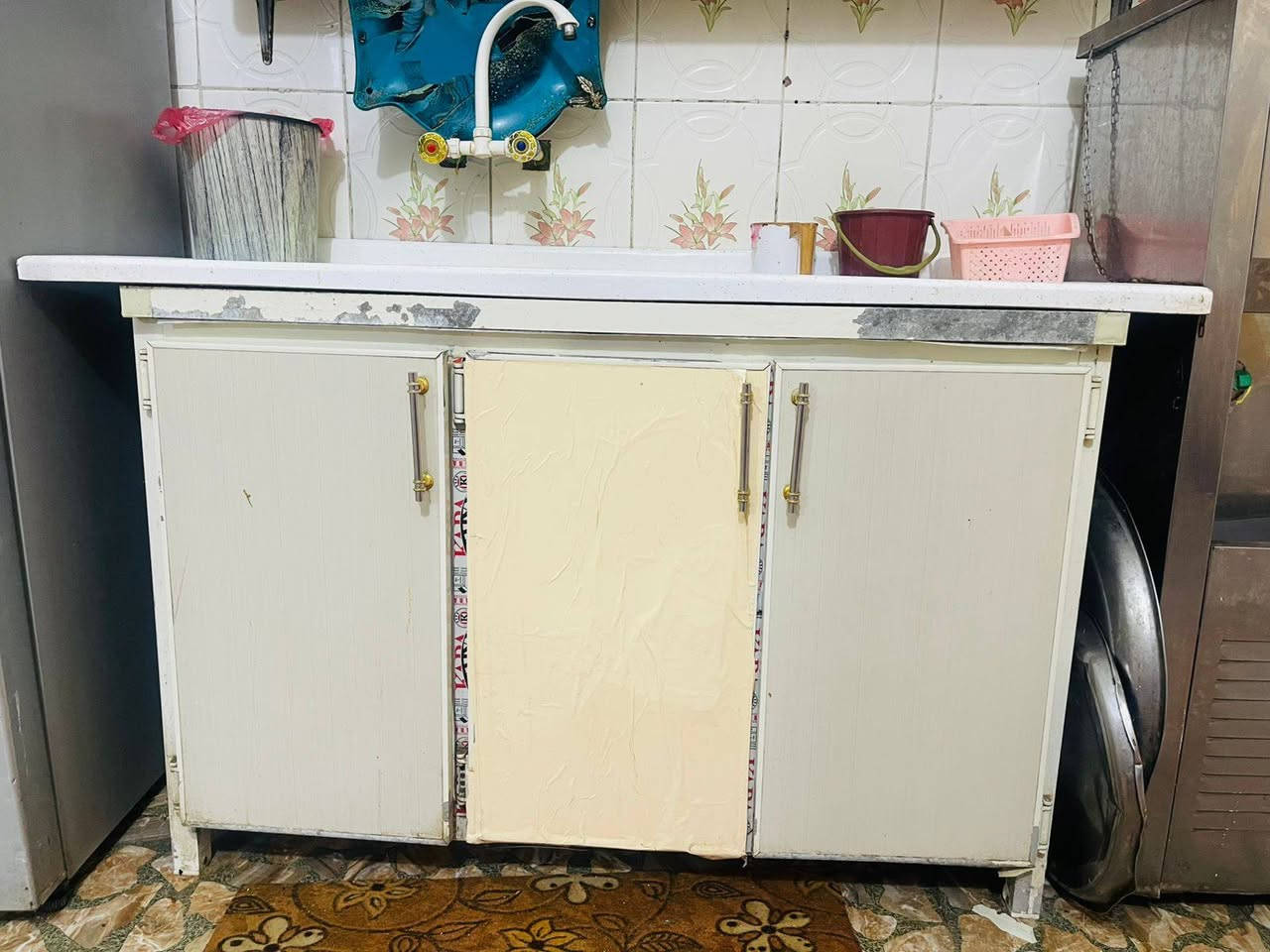 كاونتر وملحق وسنك لبيع مكان حي الصحفين الستفسار *********** عمارة, ميسان
