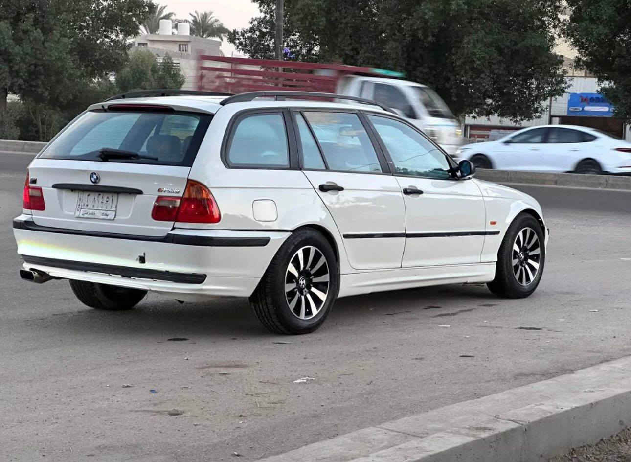 بي ام 2001 مكفولة  سعرها 75 بيها مجال بسيط جدا
***********
