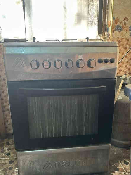 سلام عليكم 
طباخ نوال تركي اصلي 
يحتاج فقط تنظيف العيون كلها شغاله وفرن شغال 
مكان كراده داخل 
 *********** واتساب
سعر 125 وبي مجال
