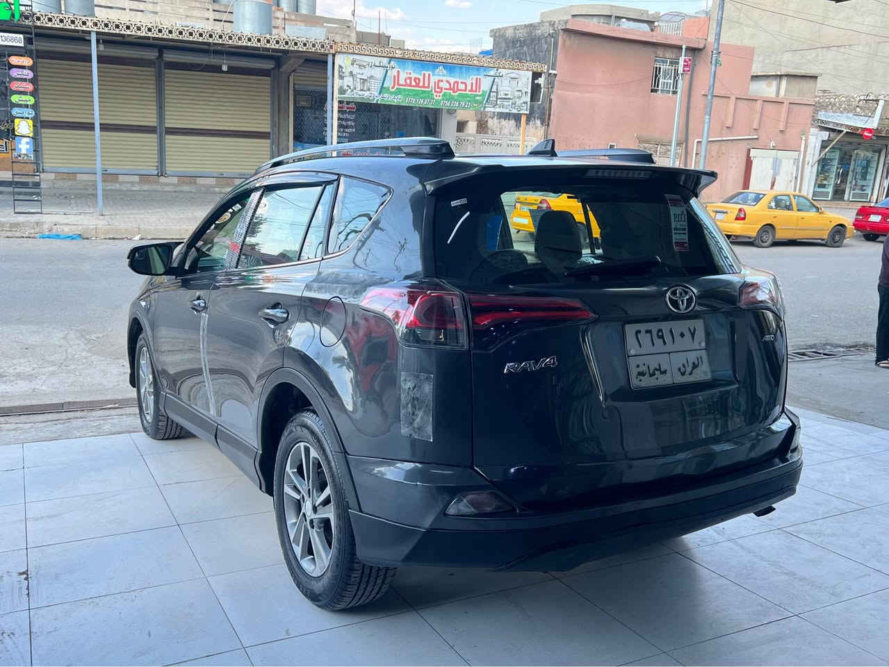 كوردى و عربي
راف4 موديل 2018 زور خاوينه زور تازه يه شاشه يه راداره كاميره يه ده بل اكسله نيزام ايكويه شغاله چوار تايه يي تازه يه بي مه سروفه به شه رتي گير و مه كينه و اكسل و به شه رتي تحويل و غرامه 4 بارجه يي بوياغه بي ناو گرتن بي ايرباگ و سونه ره كه ش له ره سمه كان داندراوه
ناونيشان كركوك
نرخ 165
***********
***********

راف 4 موديل 2018 نظيف جديد شاشة و رادار كاميرة دبل اكسل نيظام ECO و دبل اكسل شغاله اربع تايرات جديد بدون مصروف شرط محرك و كير و دبل اكسل و شرط تحويل غرامة 4 قطع صبغ بدون دواخل و بدون ايرباك سونار بالصور موجود 
مكان كركوك
سعر 165 
***********
*********** كركوك, العراق
