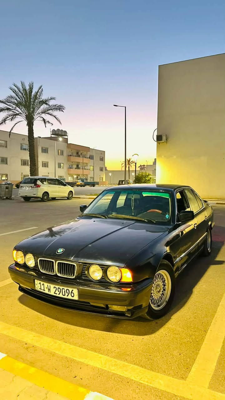 535 موديل 91 محرك 525 مسكر فانوس...

مصبوغه للجماليه فقط..  بدون ضربه بدون خياس لون مميز 

مكينه كير حداديه كله شرط

داخل جلد 

منضومه تبريد جديده..

سستم صوت

ويل جديد خلية 

تخم تاير جديد

برده خلفيه... بلاديه..

منضومه زنون اصليه

سياره من فضل الله كلشي بيهه جديد.
..
وكهربائياتهه على وضع الشركة..

وبلحقيقه احلا من صور...

رقم بغداد جديد بسمي سنويه لل29

 مكانه بغداد قرب مجمع بسماية 

السعر 58 وبي مجال حك الجية

*********** اتصال

*********** واتساب

