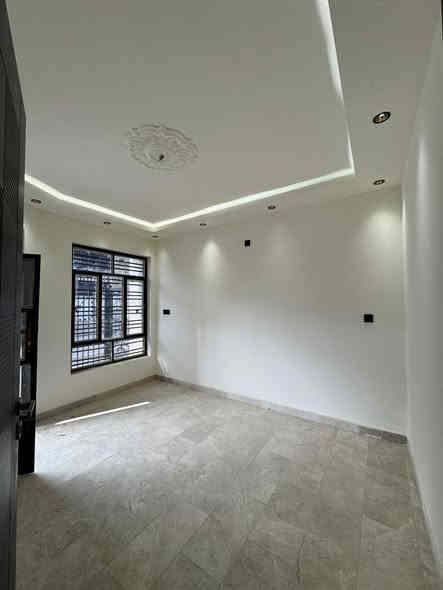 مشتمل للبيع – موقع مميز جداً في السيدية ✔️

مساحة 55 م² بواجهة 5 م، تصميم عملي يوفر راحة واستفادة ممتازة من المساحة.

مواصفات المشتمل:
 • غرفتا نوم
 • مطبخ
 • استقبال
 • خدمات في كل طابق
 • يقع على شارع بعرض 15 متر
 • تشطيب فخم: واجهة مرمر + أرضية مرمر

شركة الاستقرار للمقاولات والاستثمار العقاري✔️
نُشيّد لك الأفضل… ونقدّم العقار الذي يلبي طموحك🏠

العنوان: بغداد – السيدية – شارع الضباط التجاري – قرب دائرة الكهرباء

للاستفسار والتواصل:
 • *********** – علي الجنابي
 • *********** – أبو علي الجنابي  #عقارات_السيدية #العراق #شركة_الاستقرار_للاستثمارات_العقارية
