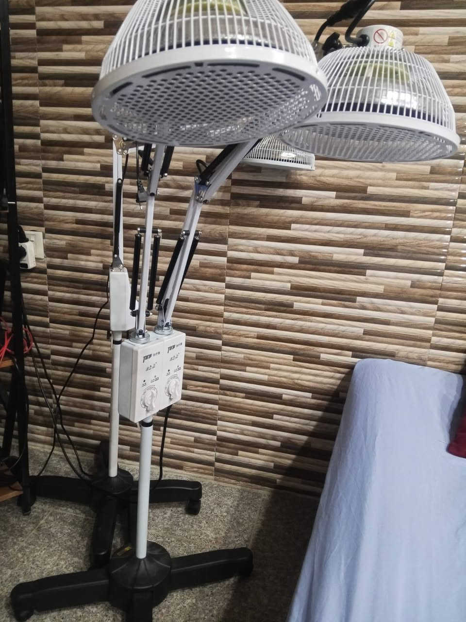 جهاز اشعه تحت الحمراء تك واحد
جهاز موجات مغناطيسية تكين 
للبيع علما هذا للعرض عندي بالباكيت دابيعهن للتواصل ***********
