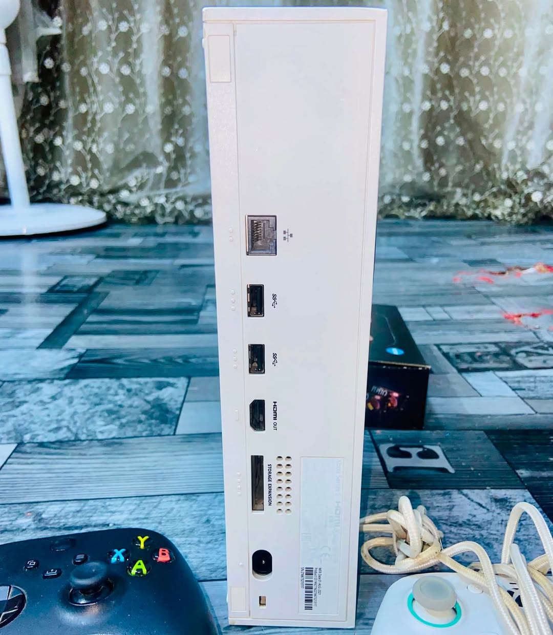 اخوان XBOX SERES S
الجهاز استخدام قليل الجهاز نضيف ومرتب تجي تشوفه وتلعب بي الجهاز ضامه وتاركه صارلي هواي وهسه اريد ابيعه لان طالب سادس الجهاز ويا جوستكين ويا ubs بس عوزه بطاريه ويا حساب بي 
لعبه ريد ديد
جي تي اي 5
وكم لعبه 
السعر 400
المكان كربلاء الرقم ***********
