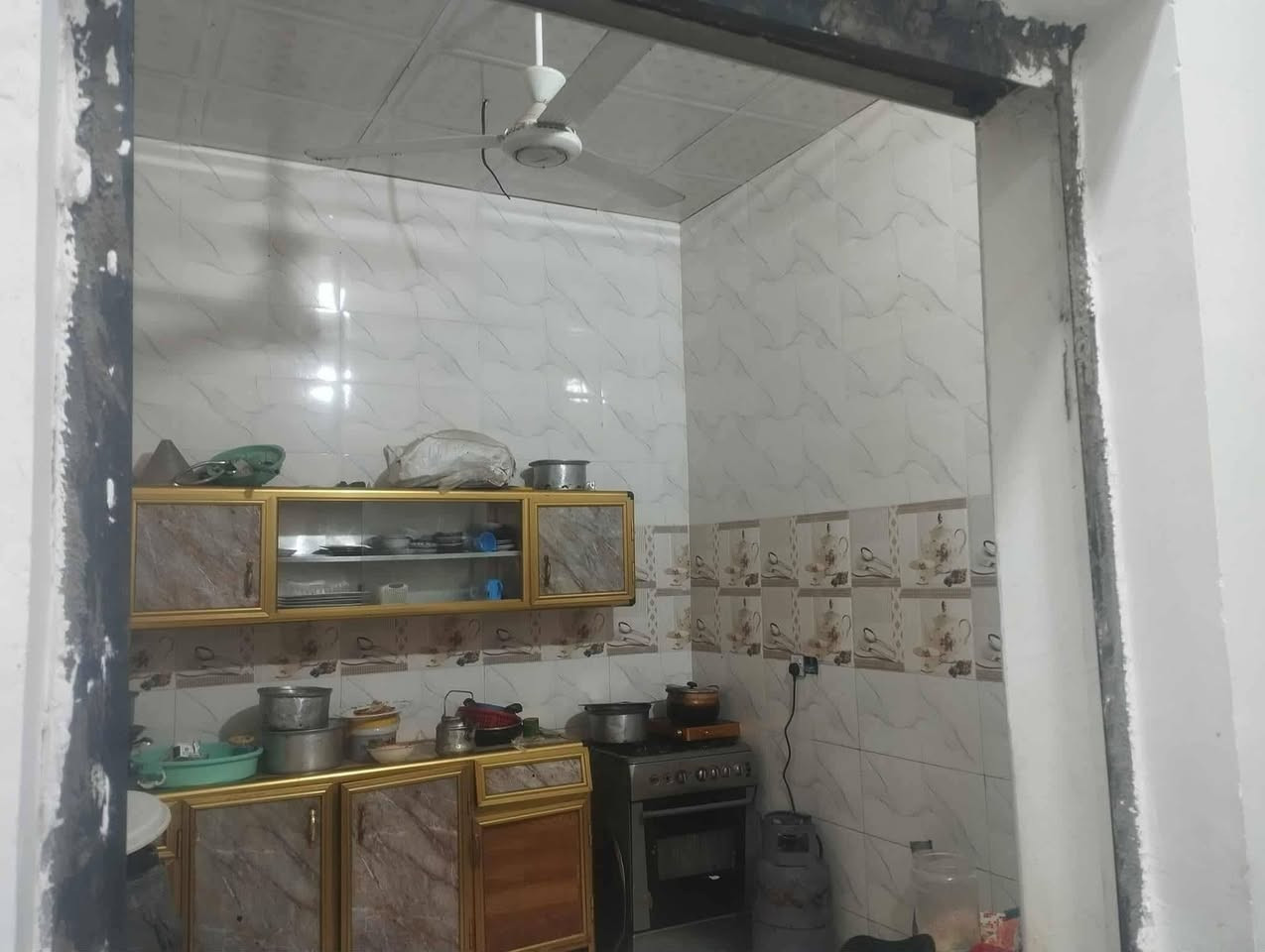 السلام عليكم عندي بيت البيع السبل الثانيه شارع النشايه المساحه 100 البيت بي غرفه وصاله ومطبخ ودوانيه وصحيات السعر 43 بي مجال  ***********  👉
