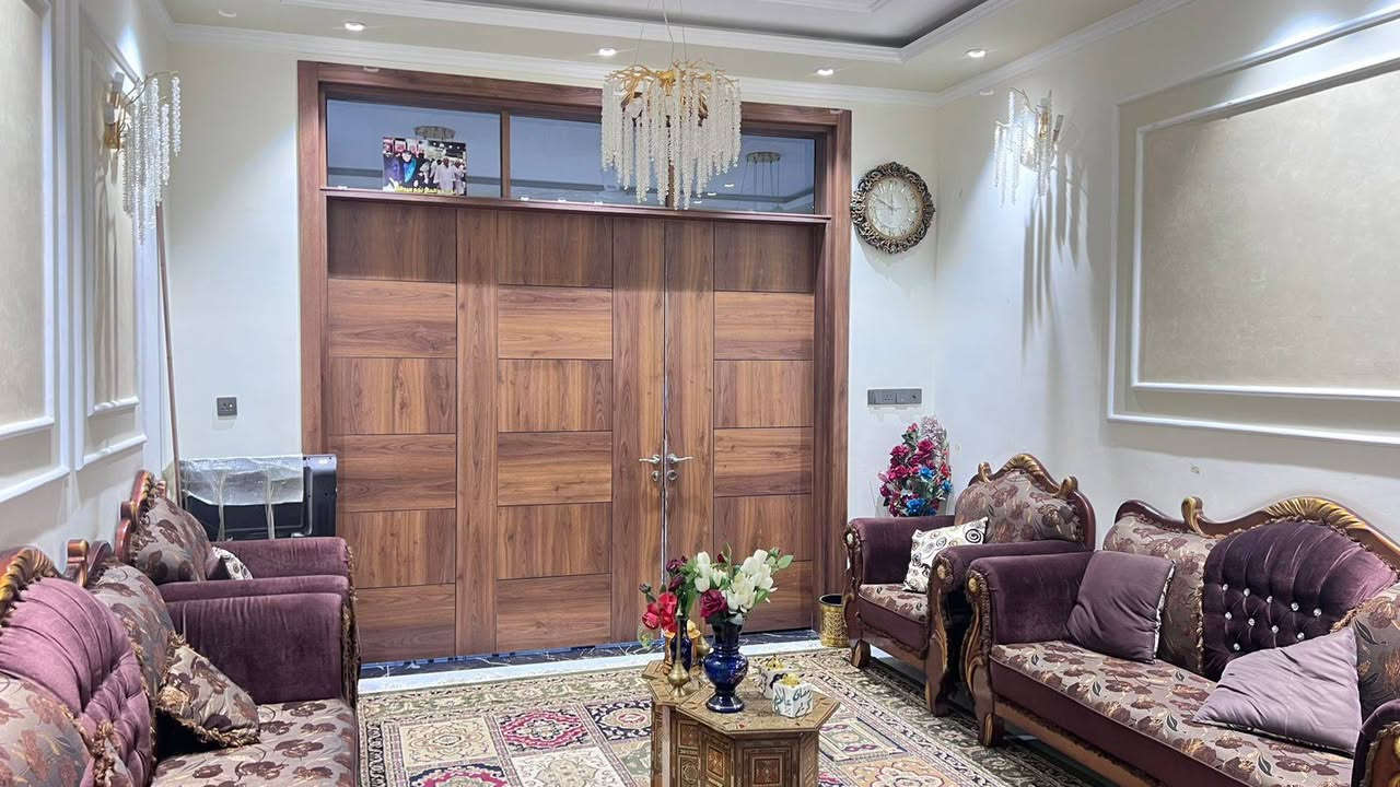 🏡 دار 140م² VIP للبيع - الكريعات

   واجهة 8م × نزال 17م | شارع 10م | بناء 2025
   كله مرمر درجة أولى

   التفاصيل:
   - استقبال فخم فاصل + هول كبير
   - 5 غرف نوم 
   - 1 ماستر دريسنغ روم - مجمع ملابس
   - 3 صحيات مرمر معلق
   - مطبخ مودرن بلت ان كامل
   - ديكور جبس + نجف كرستال + LED
   - ابواب تركي + شبابيك PVC
   - تاسيس سبالت + مروحة سقف

   موقع راقي هادئ قريب من الخدمات
   السعر: 425 مليون قابل للتفاوض 💎

   ***********
   شركة أصل الجوهره - بأداره أوس وياسر البحراني
