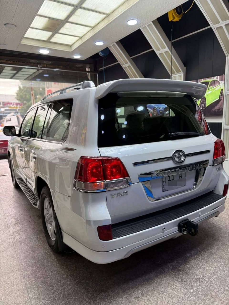 السلام عليكم للبيع لاندكروز 2010

بريميه اصل مواصفات لكزز 

رقم بغداد بسمي هزه وفحص جديد 

الهاتف ***********

 خليجي مكفوله كفاله عامه جديد 

السعر 330وبيها مجال للشراي 

مواصفات فول 1/1.VIP.         VXR

فتحه سقف 

جكات

5بصمات 

تشغيل عن بعد 

شاشه جبيره 

تحديد مسار 

دوسات ليزر.      اناره داخليه 

DVD. بلسقف 

باقي المواصفات معروفه مكاني نجف مشخاب للاستفسار ***********
