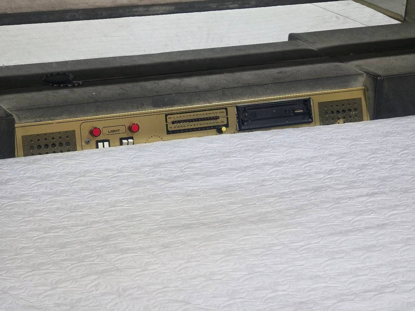 غرفة إيطالية أصلية السعر 200 الف 
مكاني السيدية / حي الاعلام 