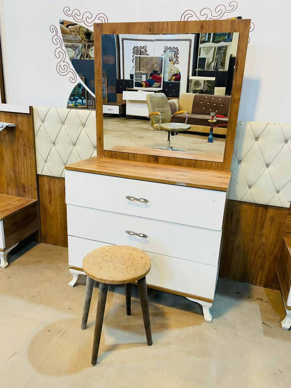 غرفة نوم تركي
مستعمل نضيف 
تتكون من 5 قطع
 والسادسة هدية طابورية
نضافة 90/95%💯
السعر 👈450👈 ألف فقط
مع نقل وشد داخل بغداد مجاني


**إذا كنت صاحب هذا الإعلان وتريد حذفه لأي سبب، رجاءا أرسل رسالة إلى الدعم الفني**