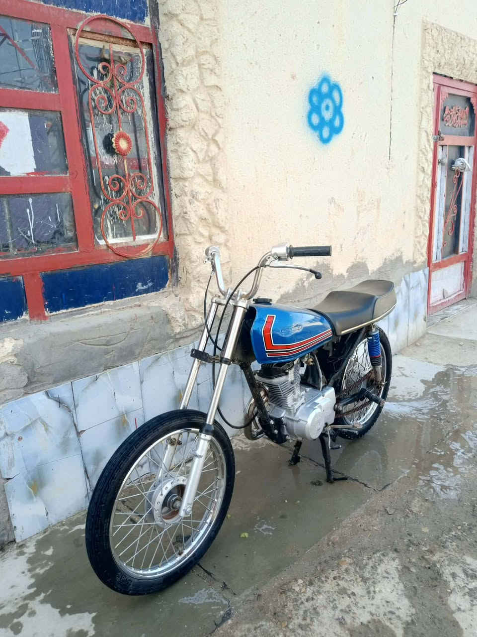 دراجه للبيع تعمير 24
محرك سيجي نامه مفتوخ ولفات فقط 
ناصريه مركز خلف جامعه ذي قار 
السعر خاص ***********
