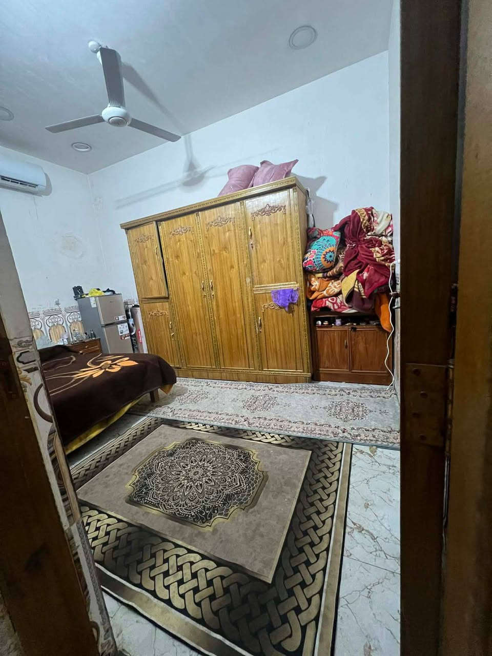 سلام عليكم بيت نصف قطعه اماميه فيى شارع 60 البيت بناء جديد سنة ٢٠٢٠  طابو صرف السعره 135 والبيت جاهز ومسكون بي /***********
