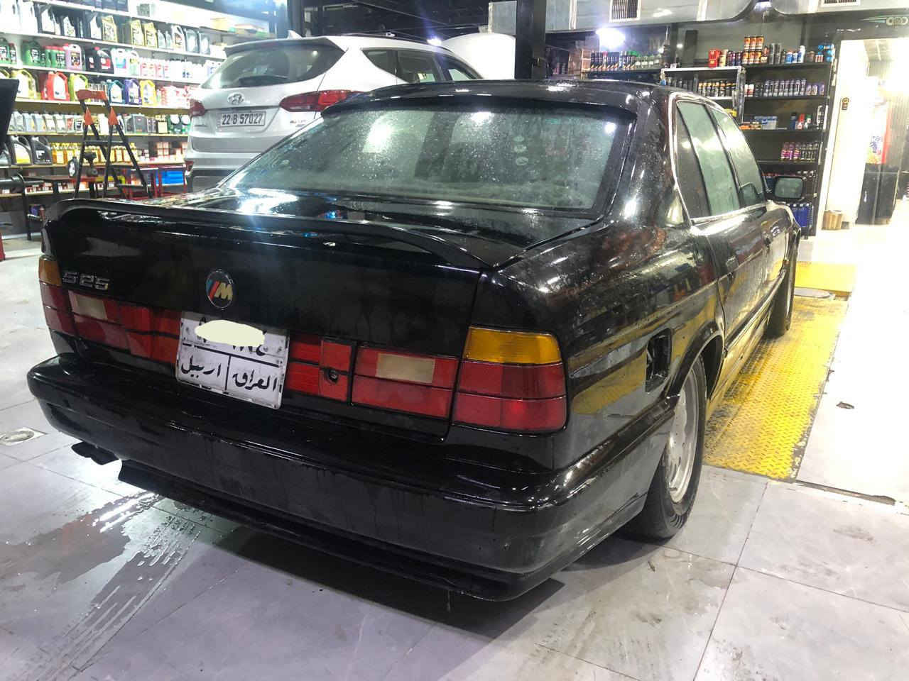 بي ام دبليو حجم 530 مكينه 525 موديل 1993 
كير مكينه تبريد تدفئه بشرط مكفوله من الحادث 
فول مواصفات عده سلايت 
 شاشه ايباد بجم عريض غرفه جلد اوف وايت 
تخم تاير جديد صدر جديد 
رقم أربيل شرط التحويل 
مكان السياره أربيل 
***********
